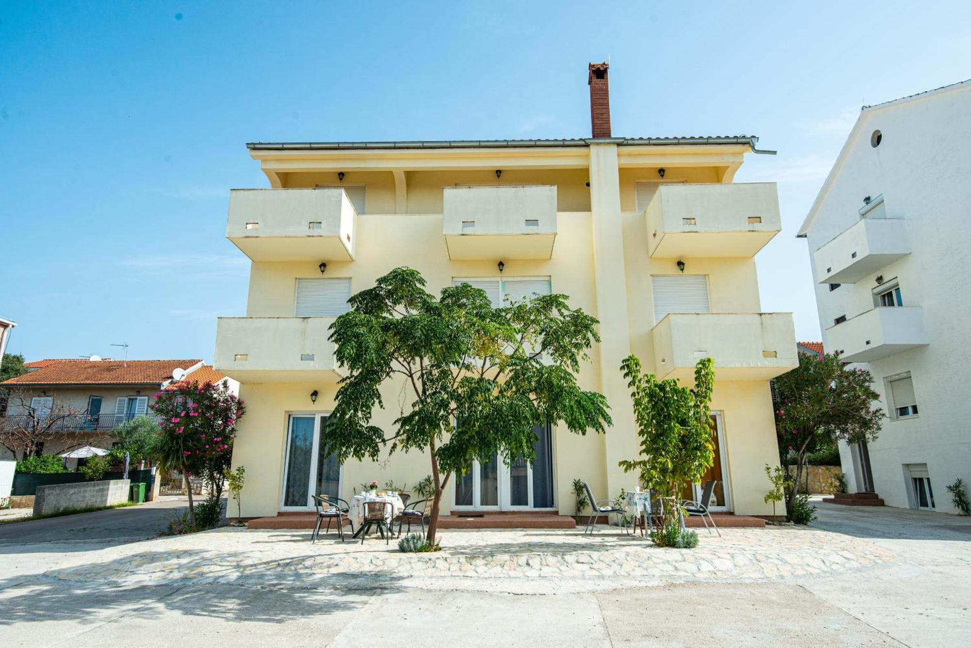 Apartments Adria Туран Екстериор снимка